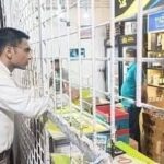 जिलाधिकारी का स्टिंग ऑपरेशन : ओवररेटिंग पर खुद ग्राहक बनकर पहुंचे, ओवर रेट लेने पर 50 हजार का चालान