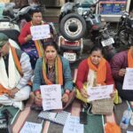 हल्द्वानी  : पहाड़ी आर्मी उत्तराखंड ने पीडित पहाड़ी फौजी परिवारों के साथ भैरव चौक में दिया धरना;  विकास प्राधिकरण का किया पुतला दहन