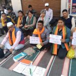 हल्द्वानी : भैरव चौक में पहाड़ी आर्मी का छठे दिन भी धरना जारी, फौजी परिवारों को न्याय दिलाने की उठाई मांग