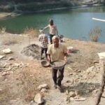 सिस्टम को आईना : ओखलकांडा के मनोज मटियाली ने जनसहयोग से लोहाखाम ताल में बनवाया महिलाओं के लिए टॉयलेट व चेंजिंग रूम