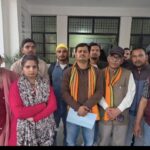 हल्द्वानी में पहाड़ी आर्मी का मुखानी थाने पर धरना: संस्थापक गोपाल मेहरा पर रंगदारी के आरोप को बताया साजिश