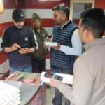 नैनीताल में नगर पालिका की छापेमारी, गंदगी मिलने पर चिकन मीट दुकानदारों के चालान