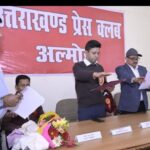 अल्मोड़ा में प्रेस क्लब अध्यक्ष जगदीश जोशी को डीएम अंशुल सिंह ने दिलाई शपथ