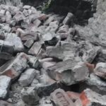 नैनीताल: मल्लीताल के ऐतिहासिक  स्कूल की सुरक्षा दीवार गिरी, बाल-बाल टला बड़ा हादसा