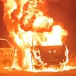 हाईवे पर भीषण हादसा: पांच वाहनों की टक्कर के बाद लगी आग, महिला की मौत