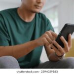 हल्द्वानी कोतवाली में ‘पति-पत्नी और वो’ का हाई वोल्टेज ड्रामा, पति की चैटिंग पकड़कर धरने पर बैठी पत्नी