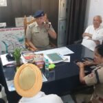 पुलिस दबिश बनी मौत की वजह?  वृद्धा की संदिग्ध मौत पर कोतवाली घेराव, हंगामा