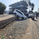 हल्द्वानी :  ऊंचा पुल चौराहे पर बड़ा हादसा टला, सड़क असमतल और अधूरे कार्यों से बढ़ा खतरा