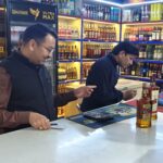 नैनीताल में ओवररेटिंग पर प्रशासन सख्त: मदिरा दुकानों पर छापेमारी, ₹3.05 लाख जुर्माना