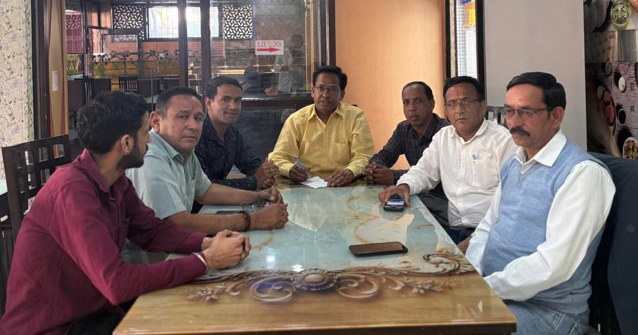 नैनीताल में प्रधान संगठन की बैठक: विकास कार्यों के भुगतान में देरी पर नाराजगी, पंचायत भवनों की मरम्मत को लेकर उठी मांग