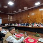 नैनीताल क्लब में दिशा समिति की बैठक, महापौर गजराज बिष्ट ने उठाए जनहित के अहम मुद्दे