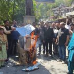 नैनीताल में भाजपा महिला मोर्चा का कांग्रेस के खिलाफ प्रदर्शन, पंत पार्क में पुतला फूंका