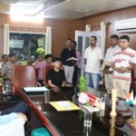 जनसुनवाई में सख्त दिखे आयुक्त दीपक रावत, भूमि विवाद से लेकर अवैध कनेक्शन तक पर त्वरित कार्रवाई