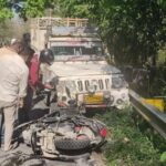 कालाढूंगी में भीषण सड़क हादसा: स्कूटी-पिकअप की टक्कर में युवती की मौत, दूसरी गंभीर