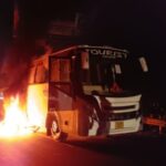 हल्द्वानी में बड़ा हादसा टला: बस और बाइक की टक्कर के बाद दोनों वाहनों में लगी भीषण आग