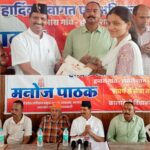 कालाढूंगी : ‘गाँव का गौरव सम्मान समारोह’ में उत्कृष्ट प्रतिभाओं का सम्मान, भाजपा नेता मनोज पाठक ने सुनी ग्रामीणों की समस्याएं