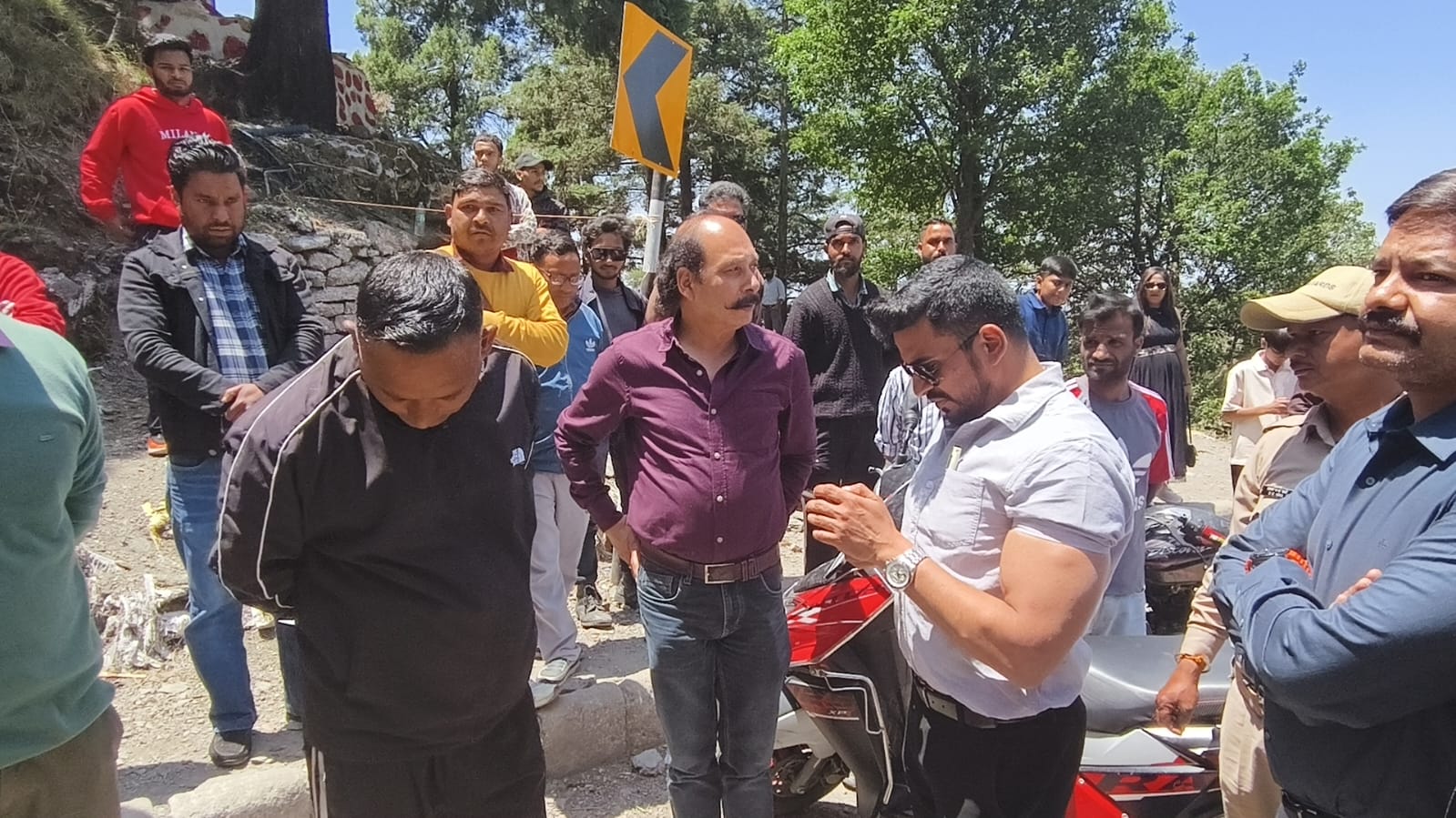 नैनीताल में अतिक्रमण पर प्रशासन सख्त, सड़क किनारे अवैध फड़-खोखे हटाए