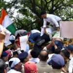72 दिन से धरने पर बैठे पीआरडी जवानों का फूटा गुस्सा, मंत्री आवास कूच के दौरान पुलिस से धक्का-मुक्की