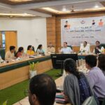 हल्द्वानी के विकास को मिलेगी रफ्तार, महापौर गजराज बिष्ट ने शहरी विकास मंत्री को सौंपे 220 करोड़ के प्रोजेक्ट