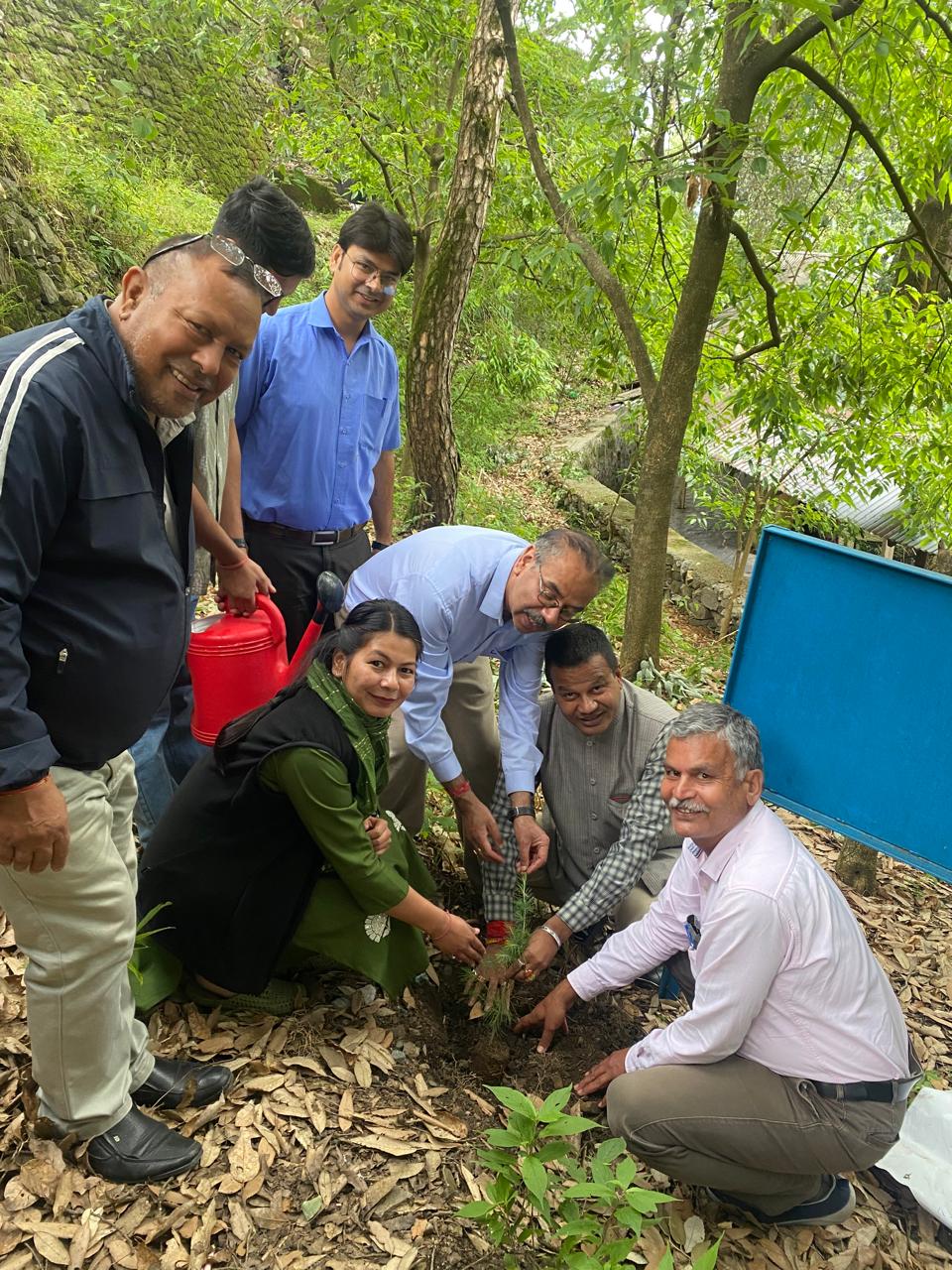 डीएसबी परिसर में ग्रीन मिशन के तहत पौधारोपण, पंतनगर के प्रो. सुजीत लवानिया सम्मानित