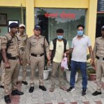 मुर्गा गाड़ी की आड़ में चरस तस्करी का भंडाफोड़, 2.683 किलो चरस के साथ दो तस्कर गिरफ्तार