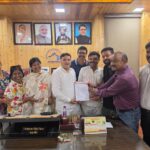 हल्द्वानी में दुकानों के किराए में 50% तक बढ़ोतरी के खिलाफ व्यापारियों का प्रदर्शन, महापौर को सौंपा ज्ञापन
