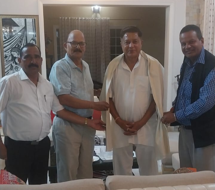 नैनीताल में संघ प्रांत संचालक डॉ. बी.एस. बिष्ट का सम्मान, राष्ट्रसेवा का दिया संदेश