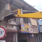 काठगोदाम में जेसीबी से हटाए गए अवैध कब्जे, मानसून से पहले स्थायी पुल निर्माण पूरा करने का लक्ष्य