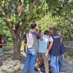 आम के पेड़ से लटका मिला युवक शव, जेब में मिला आधार कार्ड