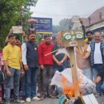 नैनीताल में ₹100 दोपहिया टोल पर सियासी संग्राम तेज, भाजपा ने फूंका पालिका प्रशासन का पुतला, शुल्क वापस न लेने पर उग्र आंदोलन की चेतावनी