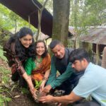 कुमाऊं विश्वविद्यालय के ‘मिशन ग्रीन’ में एलुमनी नंदिता पांडे ने किया पौधारोपण, बोलीं— हरियाली ही जलवायु परिवर्तन से लड़ने का सबसे प्रभावी माध्यम
