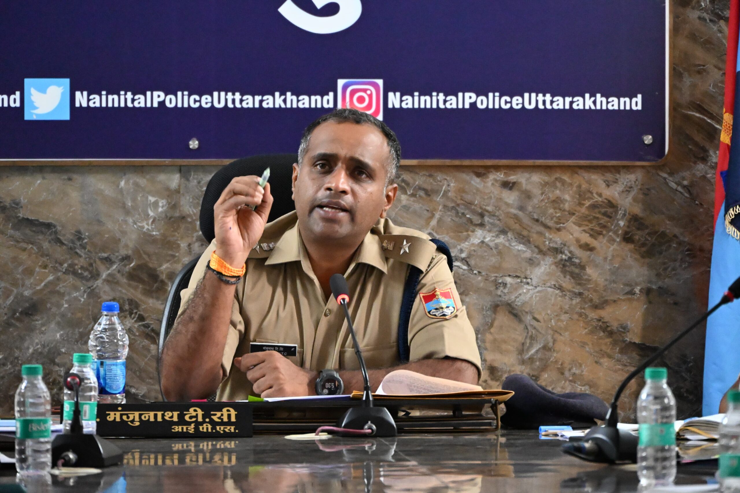 सुप्रीम कोर्ट के आदेशों का सख्ती से पालन, नैनीताल पुलिस ने तेज आवाज वाले लाउडस्पीकर किए सीज, SSP डॉ. मंजूनाथ टीसी का सख्त संदेश: नियम तोड़े तो लाउडस्पीकर होगा सीज, होगी कानूनी कार्यवाही