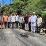 सड़क निर्माण में कथित अनियमितताओं पर फूटा ग्रामीणों का गुस्सा, भीमताल के पश्यां में हरीश पनेरू के नेतृत्व में धरना-प्रदर्शन, उग्र आंदोलन की चेतावनी