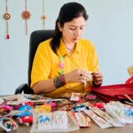 हल्द्वानी: रेशम की राखियों से आत्मनिर्भरता की नई डोर बुन रहीं महिलाएं, ‘वोकल फॉर लोकल’ का दे रहीं संदेश