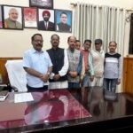 नैनीताल : हली पुल निर्माण के लिए डीएम ने दिए ₹40 लाख के आश्वासन, नैनीताल विधानसभा की समस्याओं पर शिष्टमंडल ने की चर्चा