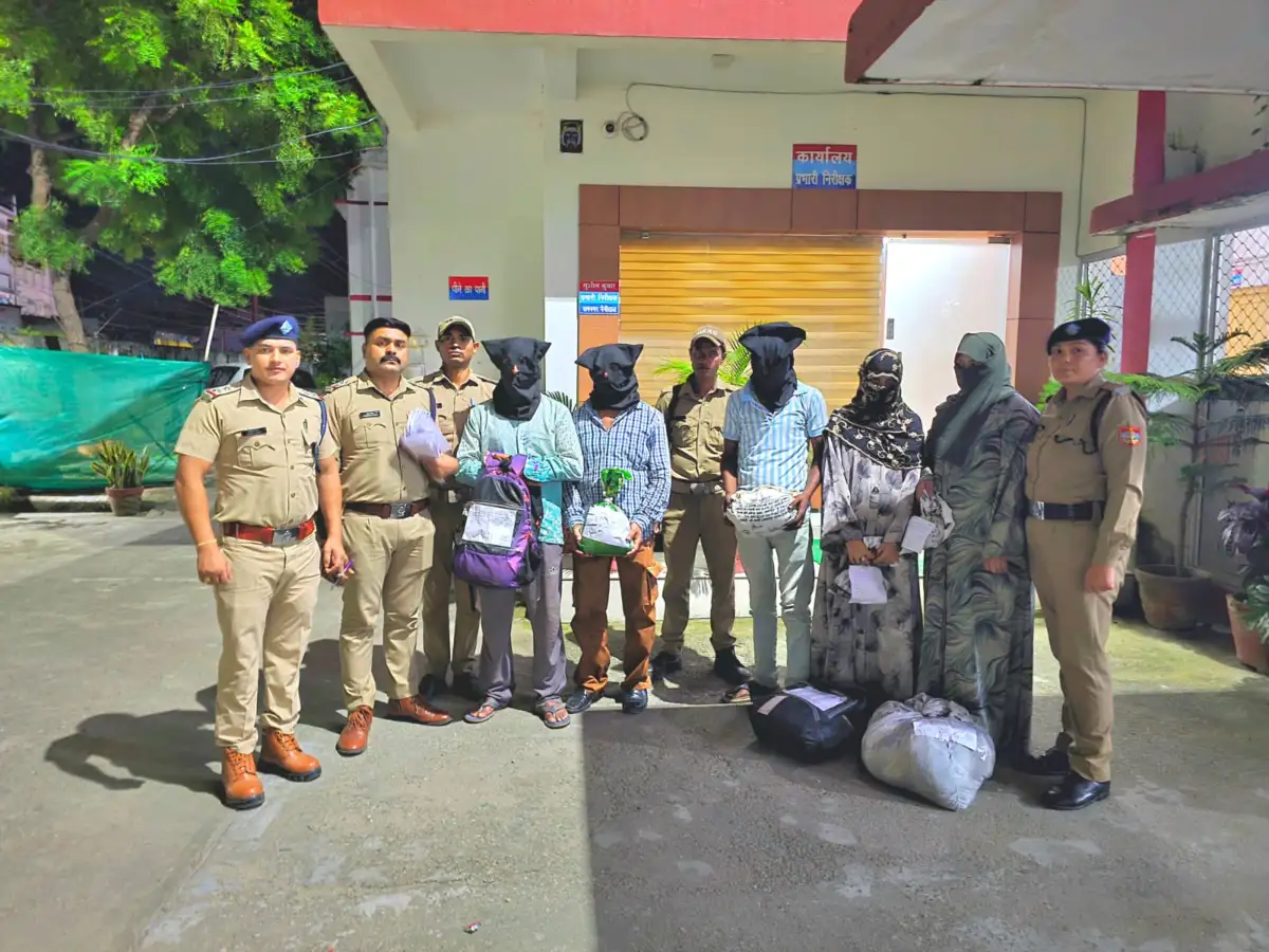 नशा तस्करों पर पुलिस की बड़ी कार्रवाई, दो महिलाओं समेत पांच गांजा तस्कर गिरफ्तार