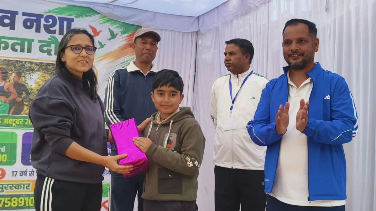 नशामुक्त समाज और फिट इंडिया का संदेश लेकर वल्दियाखान में पहली बार मिनी मैराथन, युवाओं ने लगाई दौड़