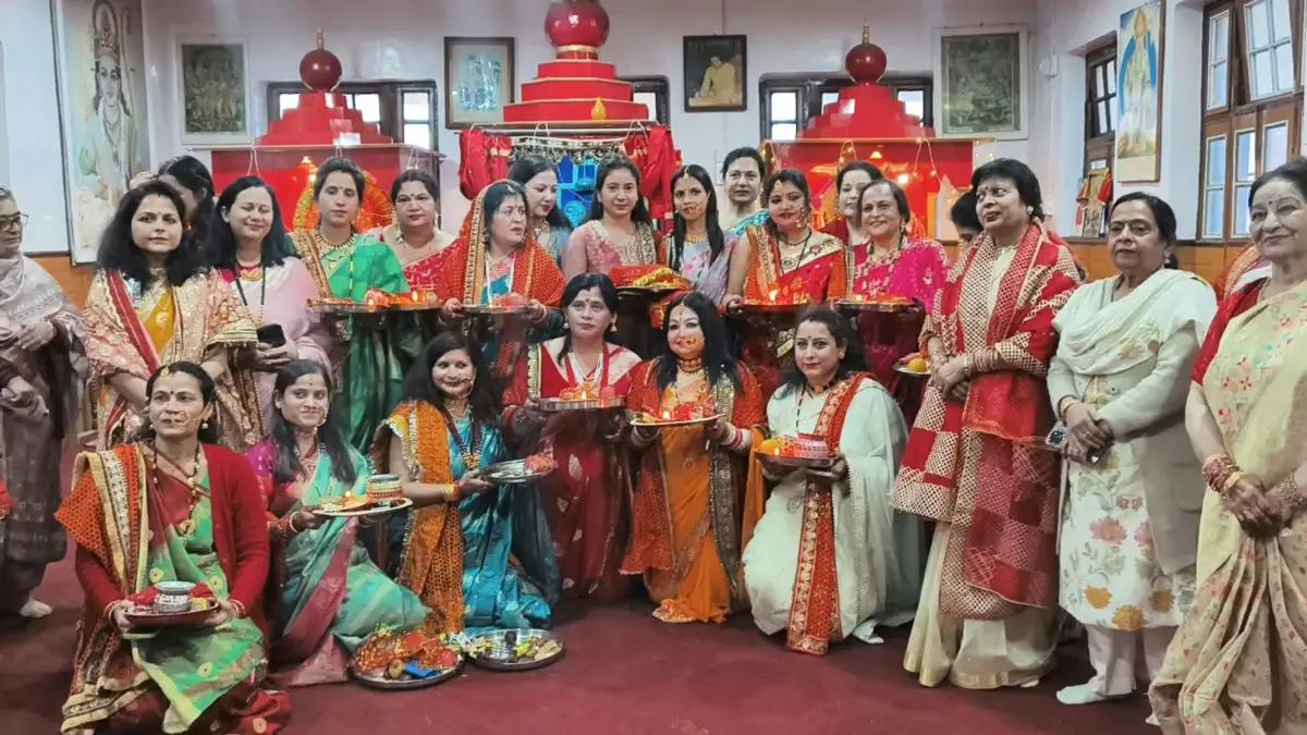 करवाचौथ पर नैनीताल में दिखी रौनक, सामूहिक पूजा-अर्चना कर महिलाओं ने मांगा अखंड सौभाग्य का आशीर्वाद